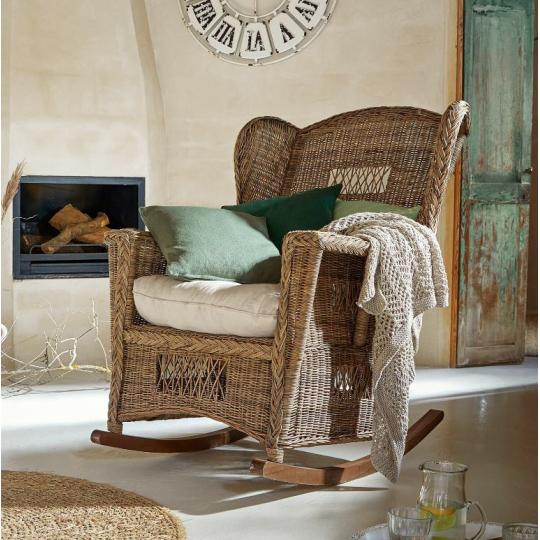 paraszthaz kenyelmes natur rattan hintaszek fotel country nyaralo terasz butor vintage cottage provansz provence mediterran videki nyaralo.jpg